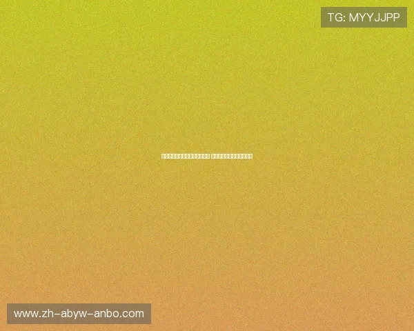 球星米切尔赛后携可可琼斯现身 女友肉感身材展现健康魅力